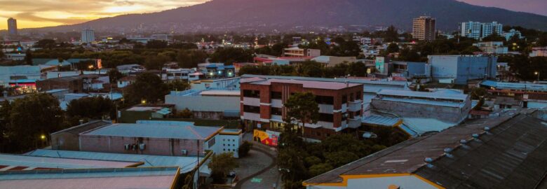 Universidad Pedagógica de El Salvador "Dr. Luis Alonso Aparicio"